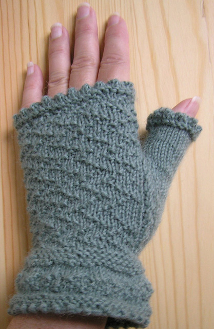 Gansey Fingerless Mitts - Knitting Traditions